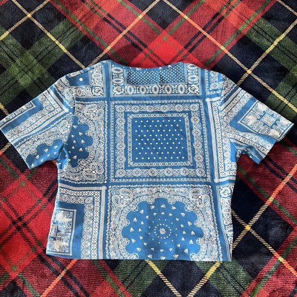 Stylenanda 3ce blue Paisley cropped baby tee t shirt - Picture 9 of 9